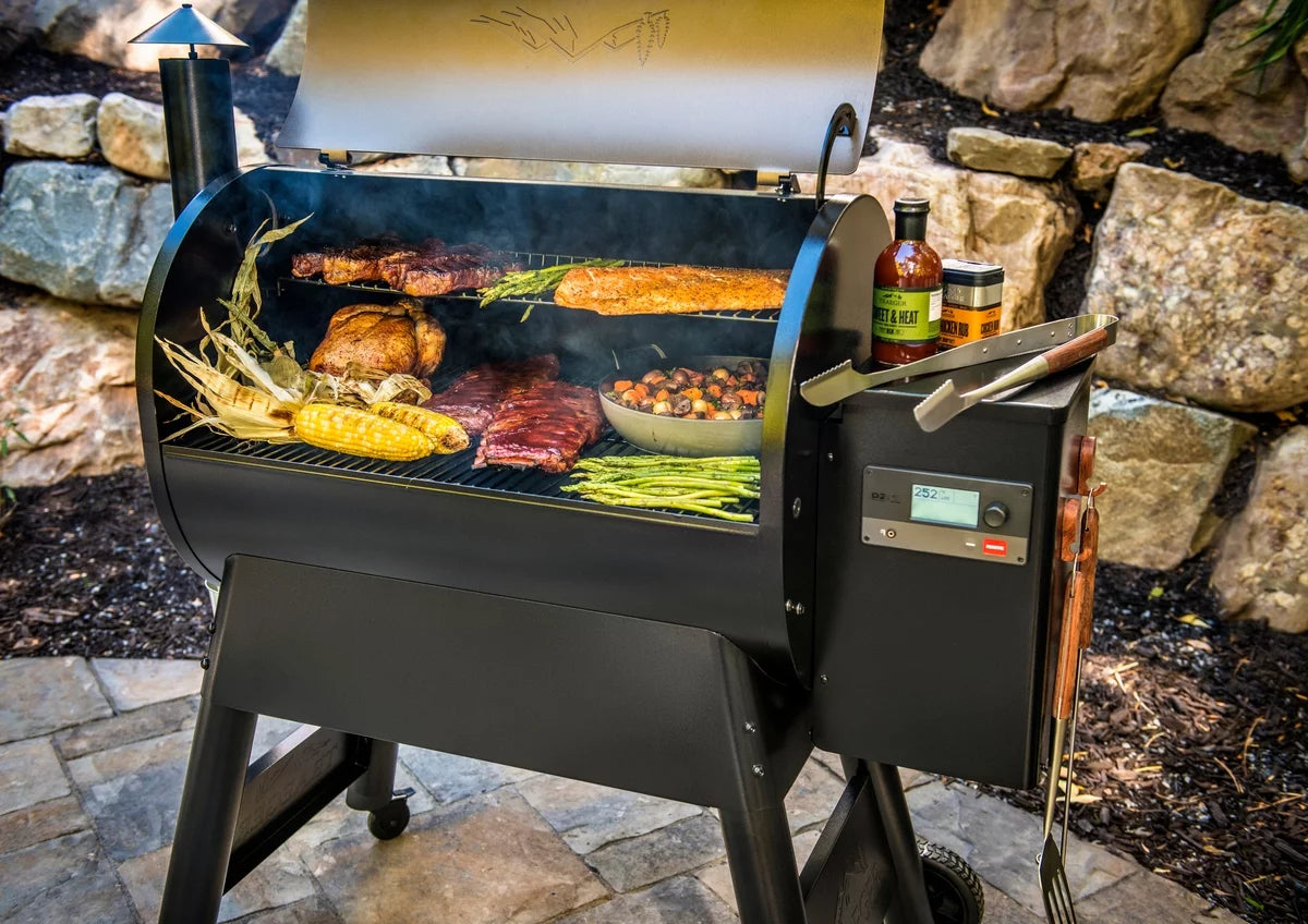 Traeger Pellet Grills Pro 780 Wood Pellet Grill and Smoker - Black